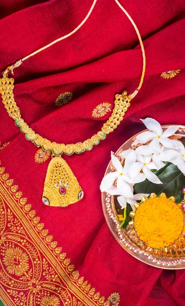 Mangalsutra Golden Necklace Worn Married Hindu Women Arranged Haldi Kumkum — Stock Photo, Image