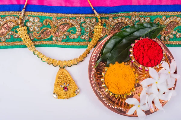 Mangalsutra Sau Colierul Aur Purtat Femeie Hindusă Căsătorită Aranjată Haldi — Fotografie, imagine de stoc