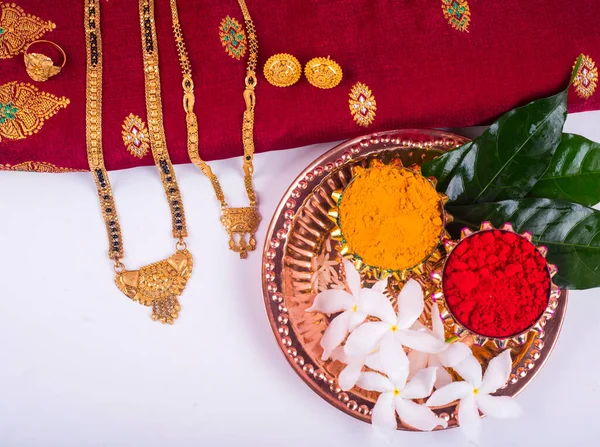 Мангалсутра Або Золоте Намисто Носіння Заміжніми Жінками Гінду Організовані Халді — стокове фото