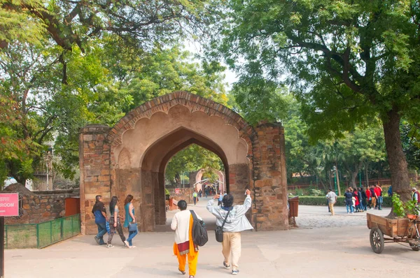 Delhi Inde Février 2018 Personnes Non Identifiées Visitant Qutub Minar — Photo