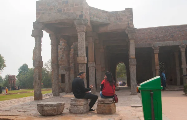 Delhi India Februari 2018 Niet Geïdentificeerde Mensen Bezoeken Qutub Minar — Stockfoto