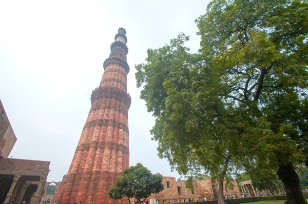 Delhi Inde Février 2018 Personnes Non Identifiées Visitant Qutub Minar — Photo