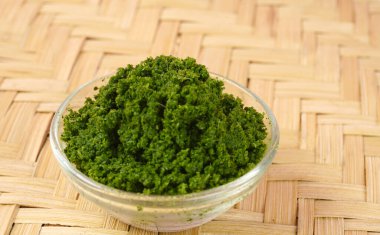 Tıbbi Ayurvedic Azadirachta indica veya ahşap arka planda Neem macunu