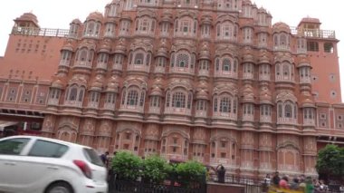 Hindistan 'ın en önemli turistik merkezlerinden birine gelen ziyaretçiler