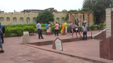 Hindistan 'ın en önemli turistik merkezlerinden birine gelen ziyaretçiler