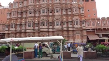 Hindistan 'ın en önemli turistik merkezlerinden birine gelen ziyaretçiler