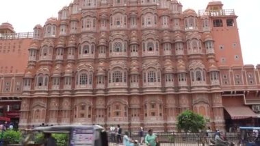 Hindistan 'ın en önemli turistik merkezlerinden birine gelen ziyaretçiler