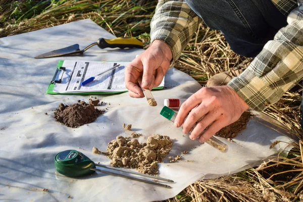 Closeup Male Agronomy Specialist Taking Soil Sample Test Tube Outdoors — Stockfoto