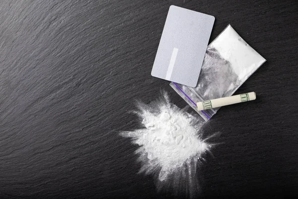 Kokain Diğer Yasadışı Uyuşturucular Beyaz Toz Para Siyah Arka Planda — Stok fotoğraf