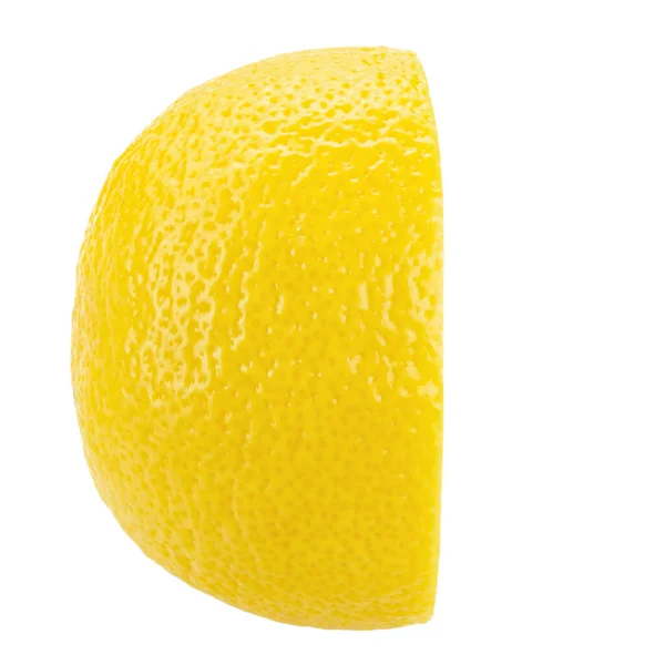 スライスされたレモンの果実 白い背景に隔離された半分のレモン 有機レモンマクロスタジオの写真 フィールドの深さ ファイルにクリッピングパスが含まれています — ストック写真