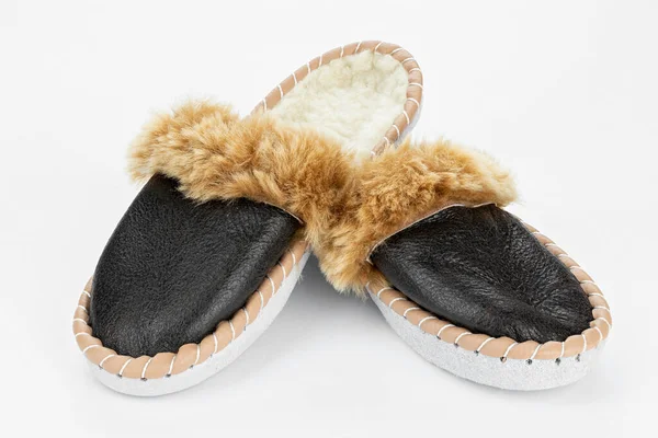 Теплые Тапочки Белом Фоне Домашняя Обувь Натуральной Кожи — стоковое фото