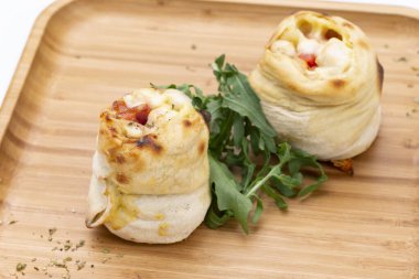 Çikolatalı kahvaltı gevreği dokusu. Arkaplan olarak mısır gevreği topları. Çikolatalı mısır topları. Üst görünüm.