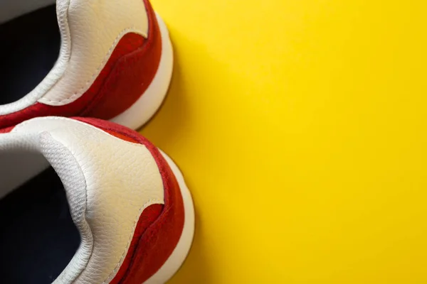 Nuevas Zapatillas Rojas Sobre Fondo Amarillo Espacio Para Texto Par —  Fotos de Stock