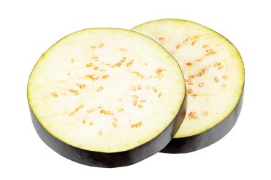 Patlıcan dilimlenmiş ya da patlıcan, beyaz arka planda izole edilmiş. Tam alan derinliği. Dosya kırpma yolu içeriyor.