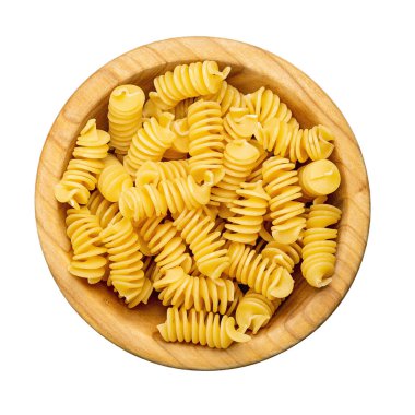 Makarnayı yakın plan çek. Fusilli spirali beyaz arka planda izole edilmiş bir kasede. Tam alan derinliği. Dosya kırpma yolu içeriyor. Üst görünüm.