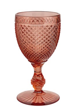 Beyaz arka planda izole edilmiş güzel pembe şarap kadehleri. Noel renkli camlar. Bardağın şekli eski moda dokuma tabaklarını anımsatıyor. Dosya kırpma yolu içeriyor.