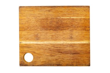 Tahta kesme tahtası beyaz arka planda izole edilmiş, geniş bir alana yayılmış. Dosya kırpma yolu içeriyor.