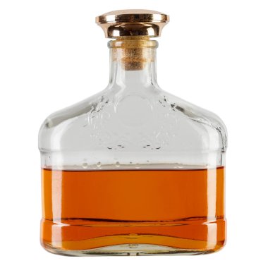 Beyaz arka planda yarım şişe alkol, viski ya da konyak izole edilmiş. Dosya kırpma yolu içeriyor.