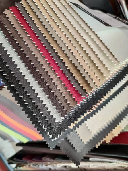 Döşeme kumaşlarının renkli örnekleri. Mobilyalar için kumaş. Yapay deri, eko-deri..