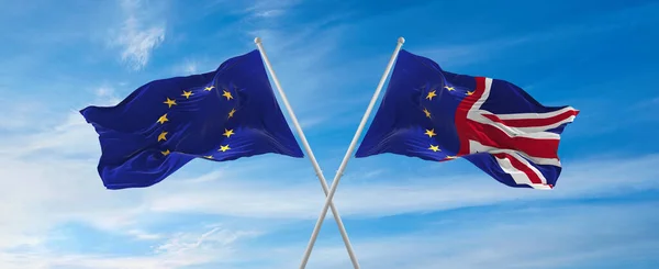 Európai Unió Zászlói Union Jack Európai Unió Zászlója Lobognak Szélben — Stock Fotó