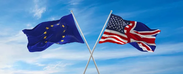 Európai Unió Egyesült Királyság Amerikai Egyesült Államok Zászlórúdján Lobognak Szélben — Stock Fotó