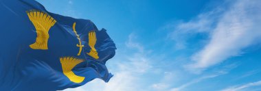 Cheshire vilayeti bayrağı, İngiltere günbatımında bulutlu bir arka plan, panoramik manzara. Büyük Britanya Birleşik Krallığı, İngiltere. Geniş afiş afiş için kopyalama alanı, 3d illüstrasyon