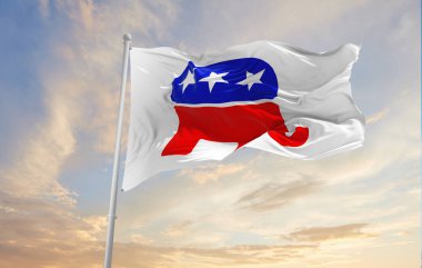 Minsk, Belarus - Mayıs 2021: Amerikan Cumhuriyetçi Partisi, ABD bayrağı günbatımında gökyüzüne bakıyor, panoramik manzara. Geniş afiş afiş için boşluk kopyala. 3d illüstrasyon.,