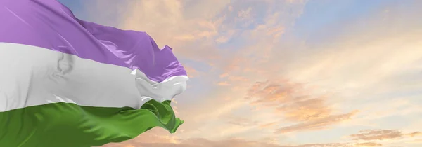 Bulutlu Gökyüzünde Rüzgarda Sallanan Cinsiyetçi Gurur Bayrağı Özgürlük Aşk Kavramı — Stok fotoğraf