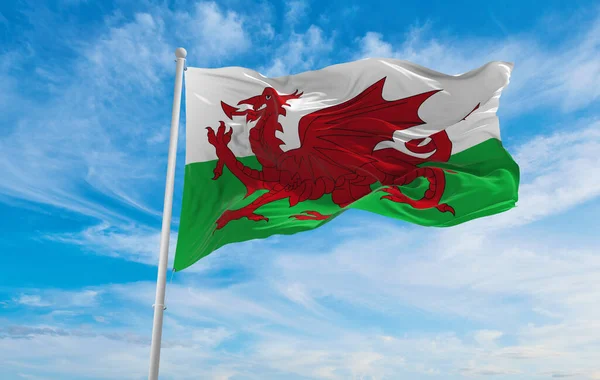 Bandeira País Gales Fundo Céu Nublado Pôr Sol Vista Panorâmica — Fotografia de Stock