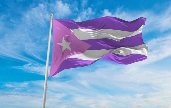 Bandera Vaporwave Bisexual Cuba Ondeando Viento Cielo Nublado Concepto Libertad — Foto de Stock