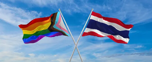 Скрестив Флаги Прогрессивной Гордости Таиландского Флага Размахивающего Ветру Облачном Небе — стоковое фото