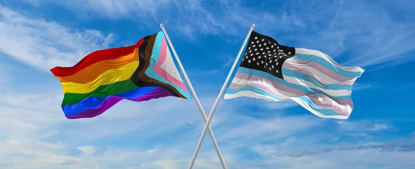 進行状況の横断的な旗Lbtの誇りとTransamericaの旗は曇った空で風に振っています 自由と愛の概念 プライド月間だ 行動主義共同体自由概念です コピースペース 3Dイラスト — ストック写真