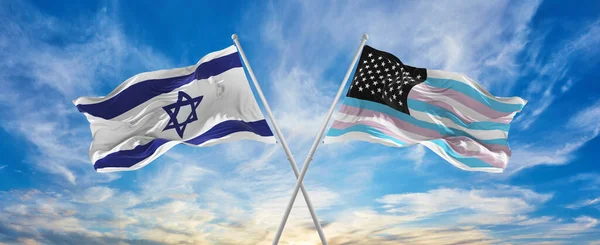Israelin Transamerikan Kansalliset Liput Liehuivat Tuulessa Pilvisellä Taivaalla Symboloi Suhdetta — kuvapankkivalokuva