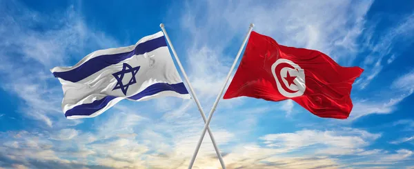 Croisé Drapeaux Nationaux Israël Tunisie Drapeau Agitant Dans Vent Ciel — Photo