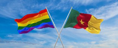 Bulutlu gökyüzünde rüzgarda dalgalanan lgbt ve Kamerun bayrağını aştı. Özgürlük ve aşk kavramı. Gurur ayı. Eylemcilik, toplum ve özgürlük kavramı. Uzayı kopyala 3d illüstrasyon
