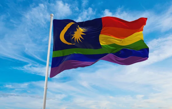 Vlajka Lgbt Pride Malajsie Vlnící Větru Zatažené Obloze Koncept Svobody — Stock fotografie