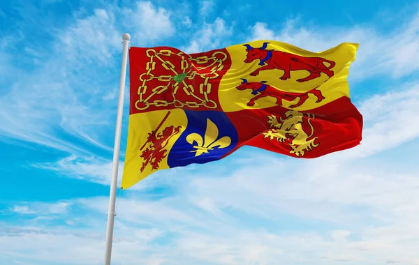 Bandeira Pyrenees Atlantiques France Fundo Céu Nublado Por Sol Vista — Fotografia de Stock