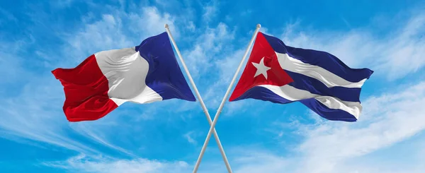 Croisé Drapeaux Nationaux France Cuba Drapeau Agitant Dans Vent Ciel — Photo