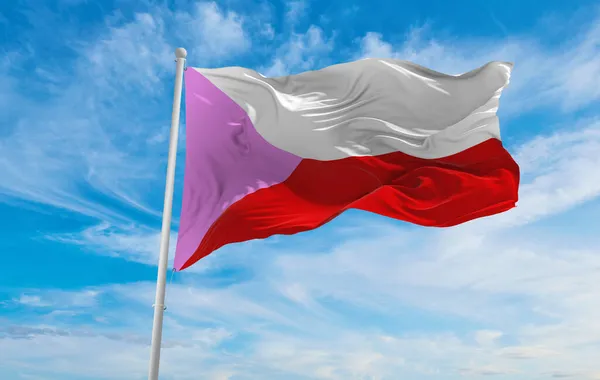 Bandeira Gay Pride República Checa Acenando Vento Céu Nublado Conceito — Fotografia de Stock