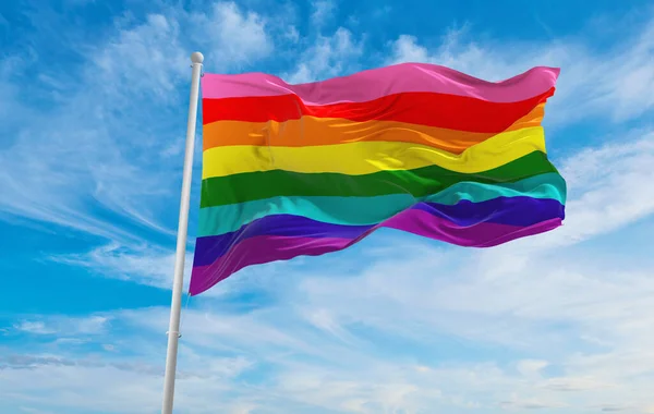 Bandeira Original Oito Faixas Acenando Vento Céu Nublado Conceito Liberdade — Fotografia de Stock