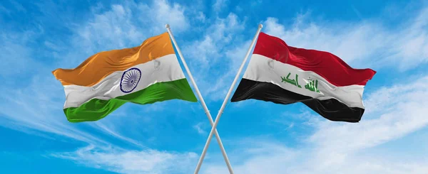 Překročil Národní Vlajky Indie Iráku Vlajka Vlnící Větru Zamračené Obloze — Stock fotografie
