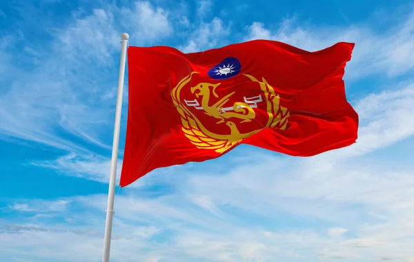 日落时分 云天背景下的海岸警卫队旗帜 全景尽收眼底 中华人民共和国 复制宽横幅的空间 — 图库照片