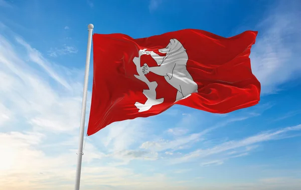 Flaga Hrabstwa Warwickshire Wielka Brytania Zachmurzonym Tle Nieba Zachodzie Słońca — Zdjęcie stockowe