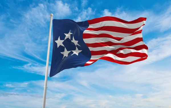 Vlajka Pentagonu Zamračeném Pozadí Oblohy Při Západu Slunce Panoramatický Výhled — Stock fotografie