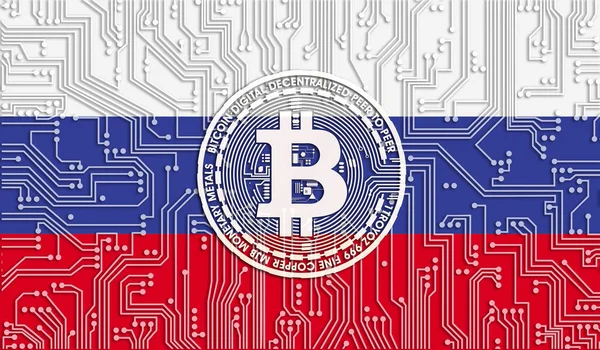 Rusya bayrağı ve Bitcoin, Entegre Devre Kurulu modeli. Bitcoin Stok Büyümesi. Kripto para birimi ve Engelleme Teknolojisi yatırımcıları için kavramsal görüntü.
