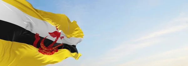 Oficiální Vlajka Brunej Oblačném Pozadí Oblohy Při Západu Slunce Panoramatický — Stock fotografie