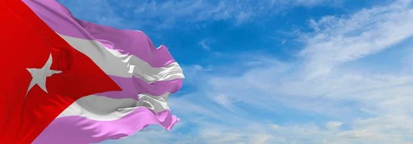 盖伊骄傲的旗帜 古巴在多云的天空中迎风飘扬 自由和爱的概念 骄傲的一个月 行动主义 社区和自由概念 复制空间 3D说明 — 图库照片