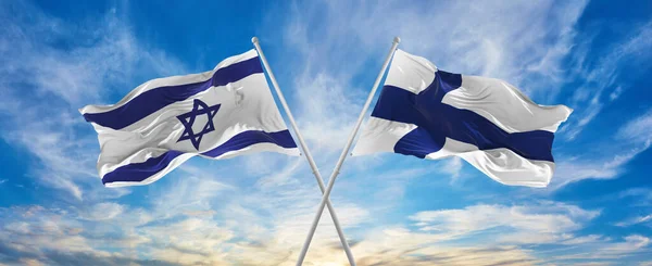 Croisé Drapeaux Nationaux Israël Finlande Drapeau Agitant Dans Vent Ciel — Photo