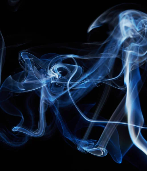 Blauer Rauch Auf Schwarzem Hintergrund Mit Abstrakten Unscharfen Bewegungswellen Rauchschwaden — Stockfoto
