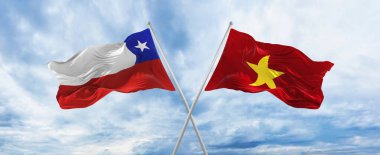 Şili ve Vietnam 'ın ulusal bayraklarını aştı bulutlu gökyüzünde rüzgarda dalgalanıyor. İlişkiyi, diyaloğu, iki ülke arasında seyahat etmeyi sembolize ediyor. Boşluğu kopyala